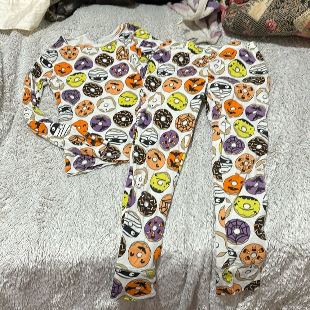 Gap 8 💯 cotton Halloween snug fit dognut pjs worn once euc monster witch web